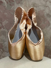 Load image into Gallery viewer, Contempora Pointe shoe*