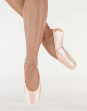 Load image into Gallery viewer, Solo Prequel Pink Pointe Shoe