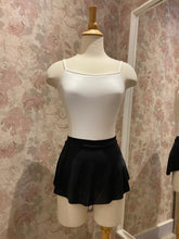 Load image into Gallery viewer, Ladies Hi Low Skirt (Black)
