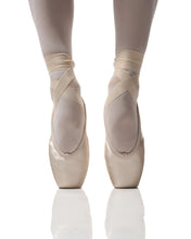 Load image into Gallery viewer, Crescenda CL-60 pointe shoes
