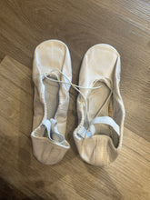 Load image into Gallery viewer, Adult Dansoft Leather Ballet Shoes *Final Sale*
