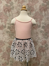 Load image into Gallery viewer, Girls Black/White Daisy Pull on Skirt

