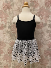 Load image into Gallery viewer, Girls Black/White Daisy Pull on Skirt
