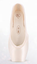 Load image into Gallery viewer, Fantasia RC-30 Pointe Shoes
