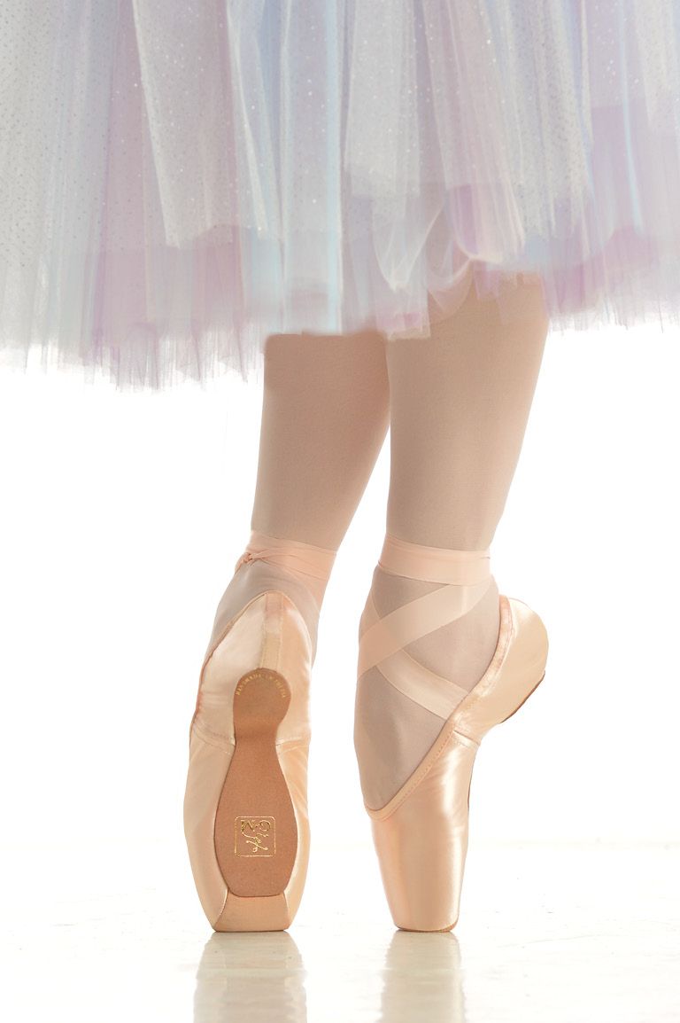 Sleek Fit Supple Pointe Shoes