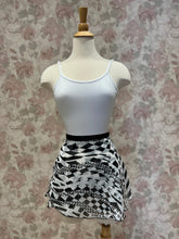 Load image into Gallery viewer, Ladies 14&quot; Black and White Shimmer Print Wrap On
