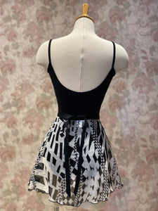 Ladies 14" Black and White Shimmer Print Wrap On