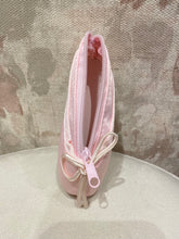 Load image into Gallery viewer, Pointe Shoe Bag Tag
